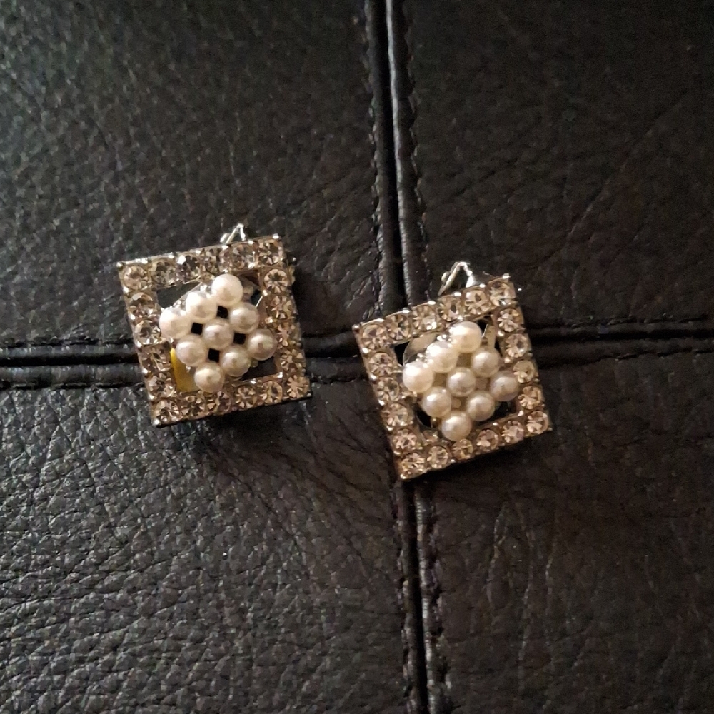 Elegant Silver and Pearl Earrings